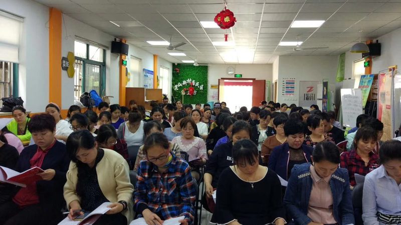 夏日里的温柔呵护：婴儿洗澡盆的选购要点**