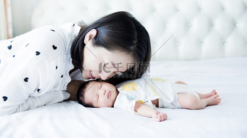 婴儿游泳洗澡一体机：育儿新选择，安全护理有保障